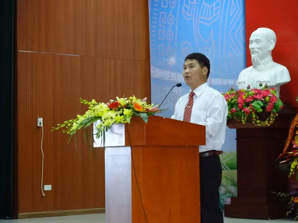 Lễ khai giảng đầy cảm xúc của thầy trò trường THPT chuyên Nguyễn Huệ ảnh 7