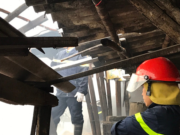 Cháu bé đun cám, bất cẩn gây cháy trại chăn nuôi lợn? ảnh 4