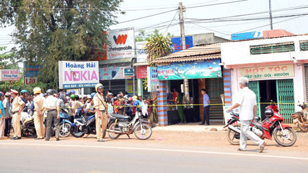 Audio 27-2-2016: Bé gái sống sót kỳ diệu sau khi bị cuốn vào gầm ô tô, kéo lê 7m ảnh 2