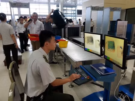 Audio 16-4-2015: Rà soát nghiệp vụ an ninh hàng không và mở rộng điều tra vụ người mẫu bán dâm ảnh 1