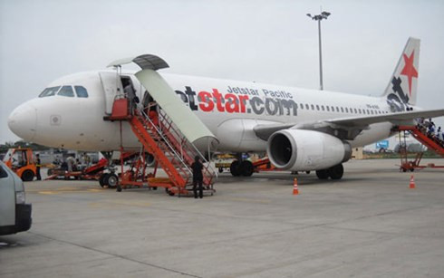 Xe thang va quệt máy bay của Jetstar Pacific ảnh 1