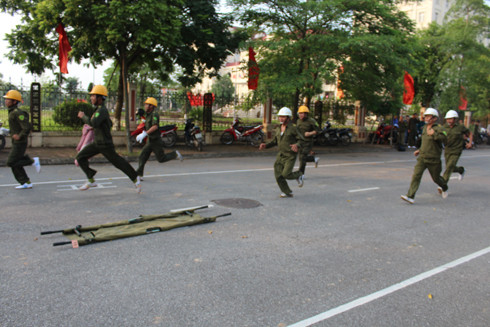 Thực hiện tốt phương châm "4 tại chỗ" ảnh 2