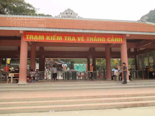 Chùa Hương vắng khách dẫu đang mùa lễ hội ảnh 5