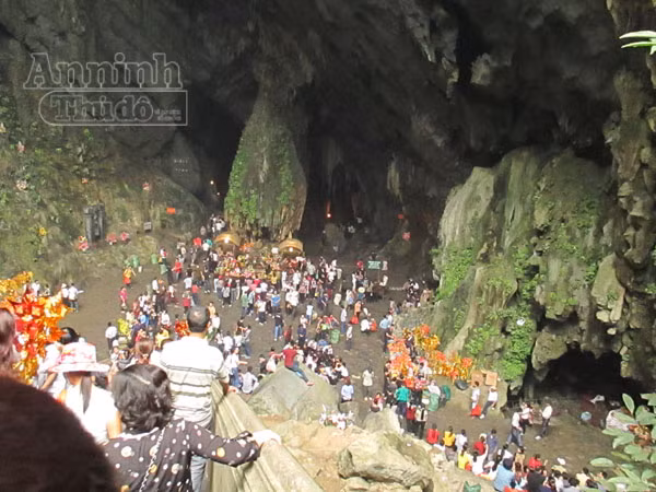 Chùa Hương vắng khách dẫu đang mùa lễ hội ảnh 8