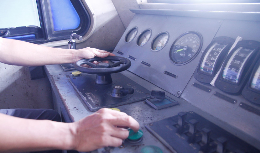 Bỏ tiêu chuẩn 'số đo vòng ngực trên 75cm' của nữ lái tàu hỏa ảnh 1