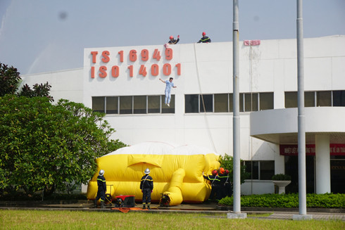 Diễn tập chữa cháy, cứu nạn tại nhà máy Stanley Gia Lâm ảnh 11