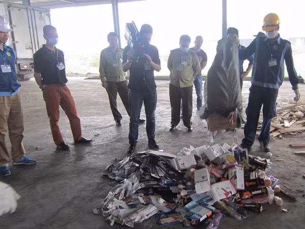 Tiêu hủy gần 6.000 dụng cụ kích dục ảnh 9