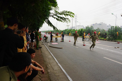 14 đội chữa cháy cơ sở tranh tài cứu nạn, cứu hộ, dập lửa ảnh 9 14 đội chữa cháy cơ sở tranh tài cứu nạn, cứu hộ, dập lửa ảnh 9