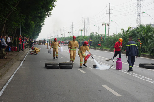 14 đội chữa cháy cơ sở tranh tài cứu nạn, cứu hộ, dập lửa ảnh 6 14 đội chữa cháy cơ sở tranh tài cứu nạn, cứu hộ, dập lửa ảnh 6