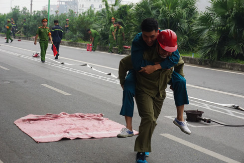 14 đội chữa cháy cơ sở tranh tài cứu nạn, cứu hộ, dập lửa ảnh 5 14 đội chữa cháy cơ sở tranh tài cứu nạn, cứu hộ, dập lửa ảnh 5