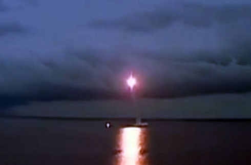 Video Triều Tiên phóng thử tên lửa đạn đạo từ tàu ngầm ảnh 1