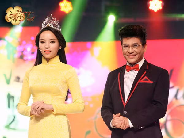 Hoa hậu Nguyễn Cao Kỳ Duyên tham gia Hương Tết Việt ảnh 1