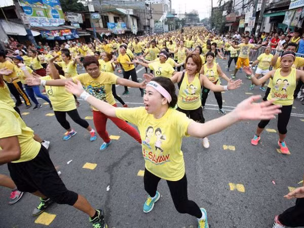 Lập kỷ lục với vũ điệu zumba ảnh 1