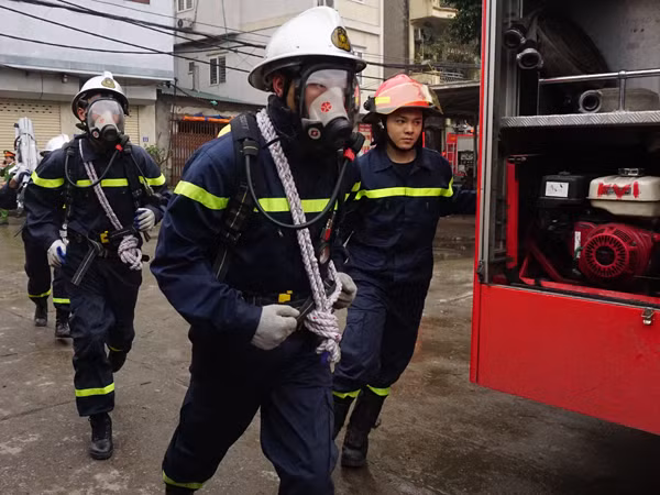 Diễn tập phòng cháy, chữa cháy và cứu nạn tại chợ Vĩnh Tuy ảnh 10 Diễn tập phòng cháy, chữa cháy và cứu nạn tại chợ Vĩnh Tuy ảnh 10