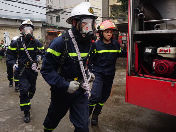 Diễn tập phòng cháy, chữa cháy và cứu nạn tại chợ Vĩnh Tuy ảnh 10