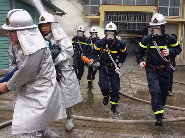 Diễn tập phòng cháy, chữa cháy và cứu nạn tại chợ Vĩnh Tuy ảnh 8 Diễn tập phòng cháy, chữa cháy và cứu nạn tại chợ Vĩnh Tuy ảnh 8