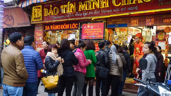 Phân luồng giao thông, đảm bảo an ninh trật tự ngày "Thần tài" ảnh 12