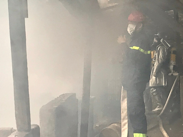 Cháu bé đun cám, bất cẩn gây cháy trại chăn nuôi lợn? ảnh 3