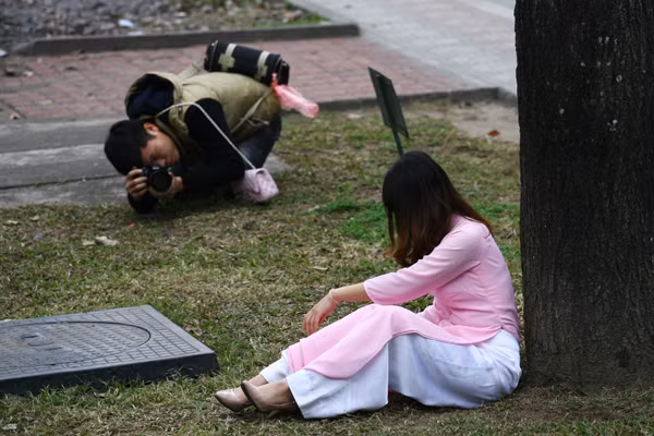 'Hot girl' Hà Nội đổ dồn về 'studio' Kim Mã, mùa cây thay lá ảnh 7