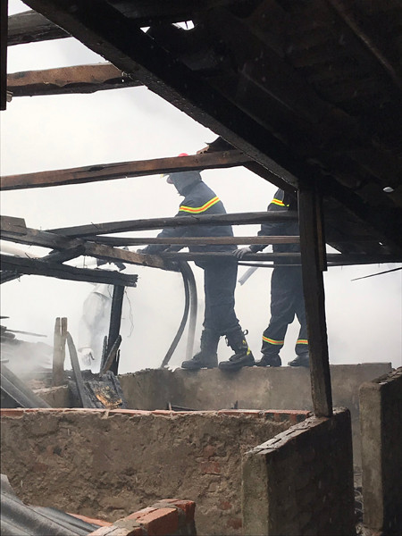 Cháu bé đun cám, bất cẩn gây cháy trại chăn nuôi lợn? ảnh 5