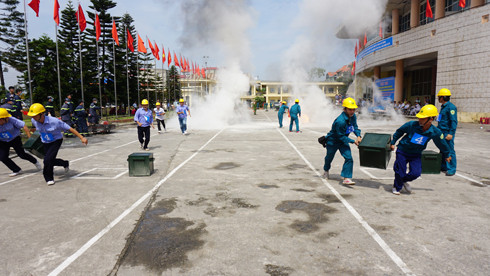 Hàm trăm người tham gia thi an toàn lao động, chữa cháy, cứu hộ, cứu nạn ảnh 4 Hàm trăm người tham gia thi an toàn lao động, chữa cháy, cứu hộ, cứu nạn ảnh 4