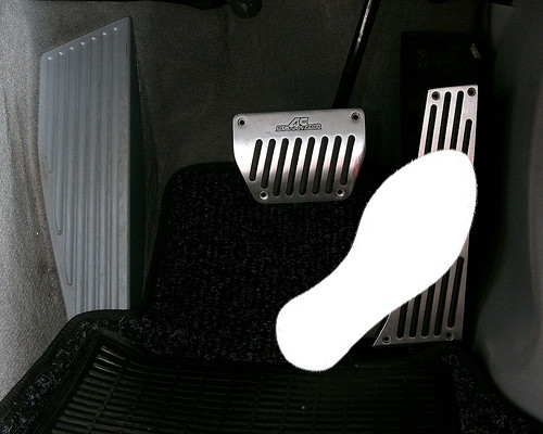 Dành cho người mới tập xe: Làm gì để khỏi nhầm chân ga với chân phanh? ảnh 2