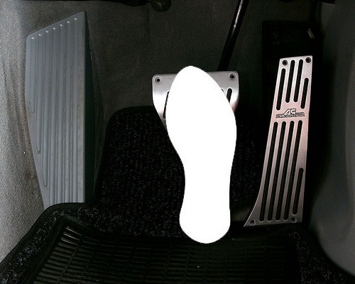 Dành cho người mới tập xe: Làm gì để khỏi nhầm chân ga với chân phanh? ảnh 3