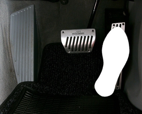 Dành cho người mới tập xe: Làm gì để khỏi nhầm chân ga với chân phanh? ảnh 4