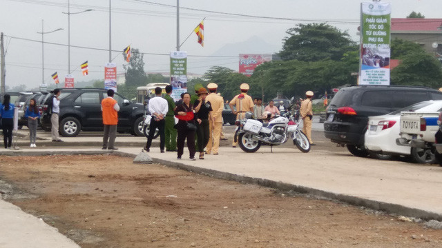 Hàng vạn người dự Đại lễ cầu siêu các nạn nhân tử vong vì TNGT ảnh 8 Công tác chuẩn bị cho Đại lễ cùng được tỉnh Quảng Ninh chuẩn bị chu đáo. Lực lượng Công an, Thanh tra giao thông được huy động để đảm bảo ANTT