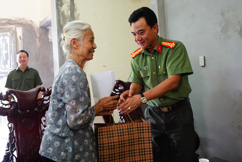 Thăm hỏi, tri ân thương binh và thân nhân liệt sỹ ảnh 1