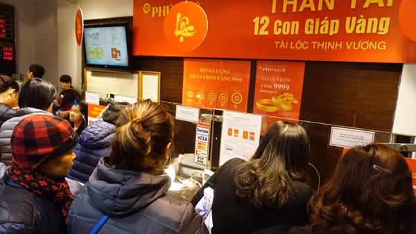 Phân luồng giao thông, đảm bảo an ninh trật tự ngày "Thần tài" ảnh 4