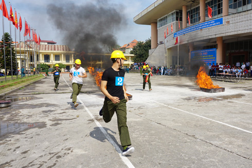 Hàm trăm người tham gia thi an toàn lao động, chữa cháy, cứu hộ, cứu nạn ảnh 2 Hàm trăm người tham gia thi an toàn lao động, chữa cháy, cứu hộ, cứu nạn ảnh 2