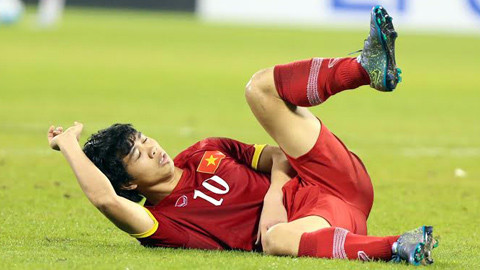 Công Phượng gội đầu trong tư thế lạ ảnh 3