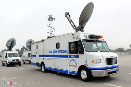 Dàn xe chống khủng bố tham gia bảo vệ Đại hội Đảng