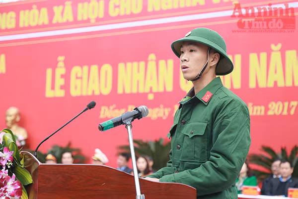 Những hình ảnh xúc động tại lễ giao nhận quân 2017 ảnh 17
