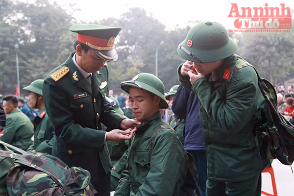 Những hình ảnh xúc động tại lễ giao nhận quân 2017 ảnh 20