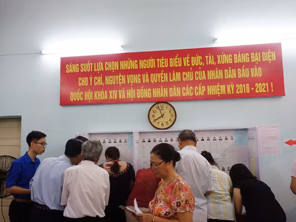 Cử tri phố cổ nô nức đi bầu cử ảnh 12 Cử tri phố cổ nô nức đi bầu cử ảnh 12