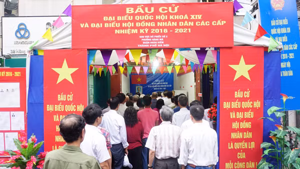 Cử tri phố cổ nô nức đi bầu cử ảnh 1 Cử tri phố cổ nô nức đi bầu cử ảnh 1