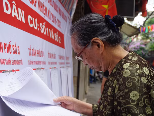 Cử tri phố cổ nô nức đi bầu cử ảnh 5 Cử tri phố cổ nô nức đi bầu cử ảnh 5