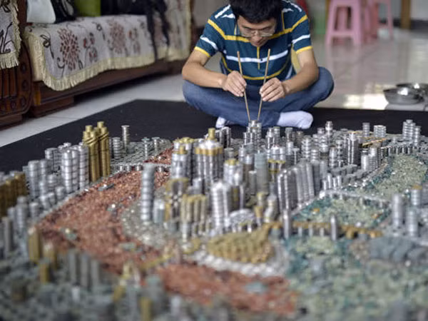  “Xây” thành phố từ 50.000 đồng tiền xu ảnh 1