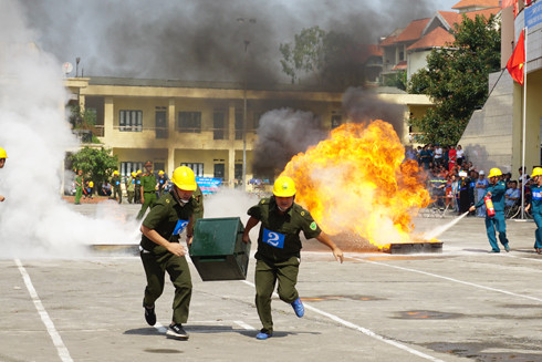 Hàm trăm người tham gia thi an toàn lao động, chữa cháy, cứu hộ, cứu nạn ảnh 3 Hàm trăm người tham gia thi an toàn lao động, chữa cháy, cứu hộ, cứu nạn ảnh 3