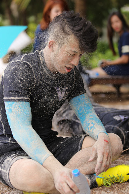 Dàn trai đẹp gạt bỏ "tư thù", ngồi lại chuyện trò, chăm sóc lẫn nhau ảnh 3