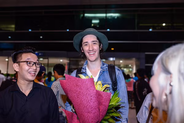 Chàng trai gốc Việt "gây sốt" tại The Voice Mỹ đã có mặt tại Việt Nam ảnh 6