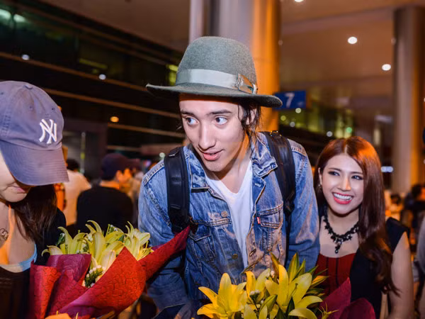 Chàng trai gốc Việt "gây sốt" tại The Voice Mỹ đã có mặt tại Việt Nam ảnh 1