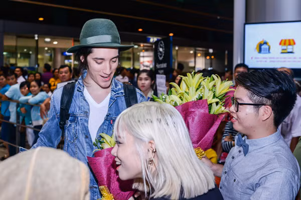 Chàng trai gốc Việt "gây sốt" tại The Voice Mỹ đã có mặt tại Việt Nam ảnh 4