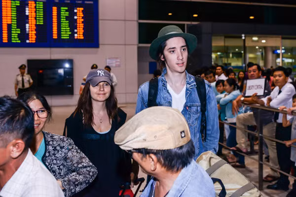Chàng trai gốc Việt "gây sốt" tại The Voice Mỹ đã có mặt tại Việt Nam ảnh 2