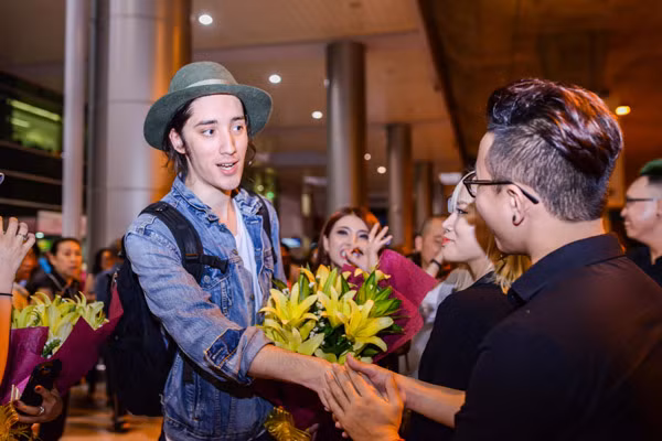 Chàng trai gốc Việt "gây sốt" tại The Voice Mỹ đã có mặt tại Việt Nam ảnh 5