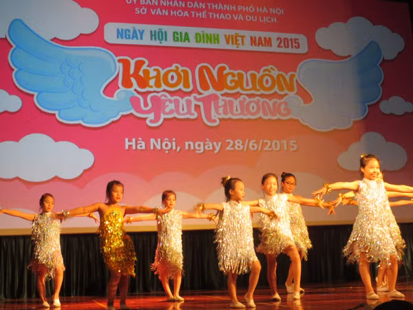 Ngày Gia đình Việt Nam 28-6: “Khơi nguồn yêu thương” ảnh 1