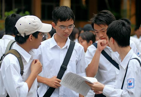 Audio 16-3-2015: Chuyện xử phạt trẻ em không đội MBH và kỳ thi tốt nghiệp THPT ảnh 1