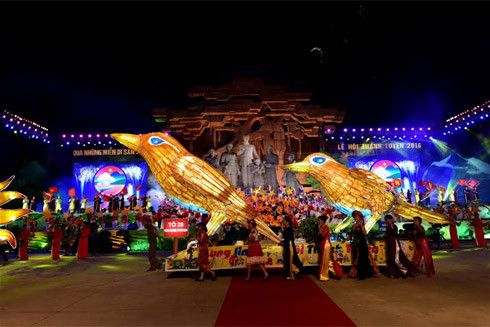 Rực rỡ đêm hội Trung thu lớn nhất Việt Nam ảnh 8
